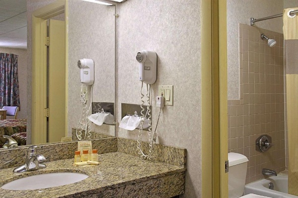 Days Inn by Wyndham Oak Ridge Knoxville image 10