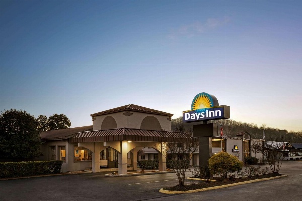 Days Inn by Wyndham Oak Ridge Knoxville image 3
