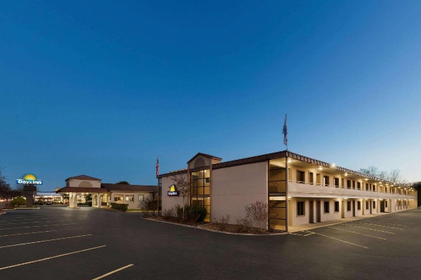 Days Inn by Wyndham Oak Ridge Knoxville image 4